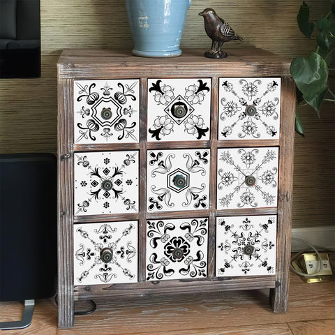 Black and white classic tile stickers: a simple but not simple artistic choice