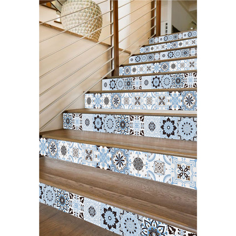 Blue and white elegant tiles: add tranquil beauty to the space