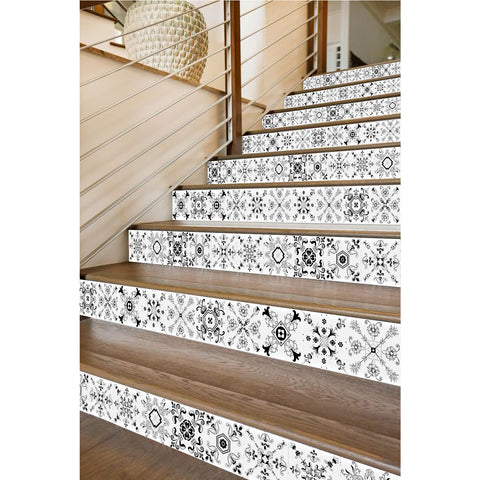 Black and white classic tile stickers: a simple but not simple artistic choice