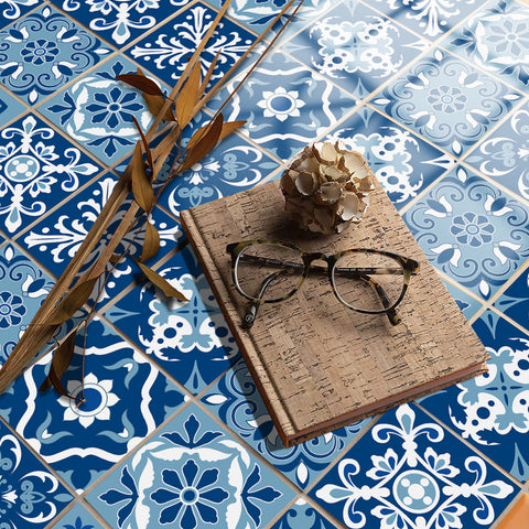 Quiet blue and white rhyme: the classic style of tile stickers